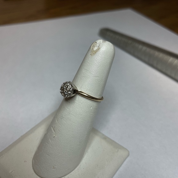 10k solid yellow gold genuine diamond ring size 5.75 - Picture 2 of 3